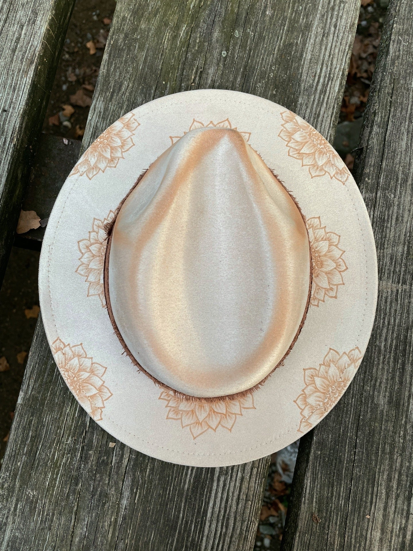 Short brim sunflower