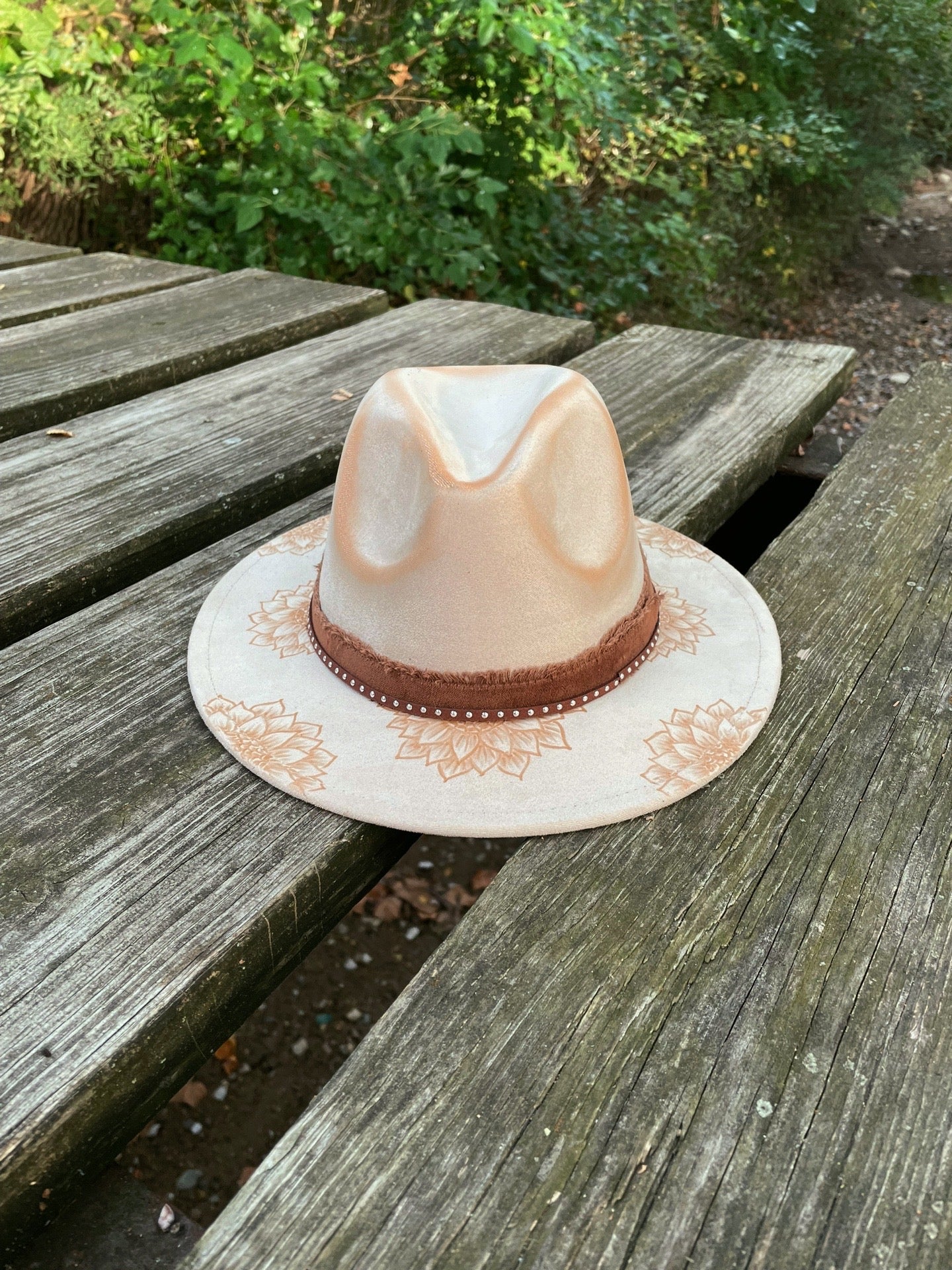 Short brim sunflower