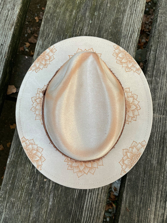 Short brim sunflower